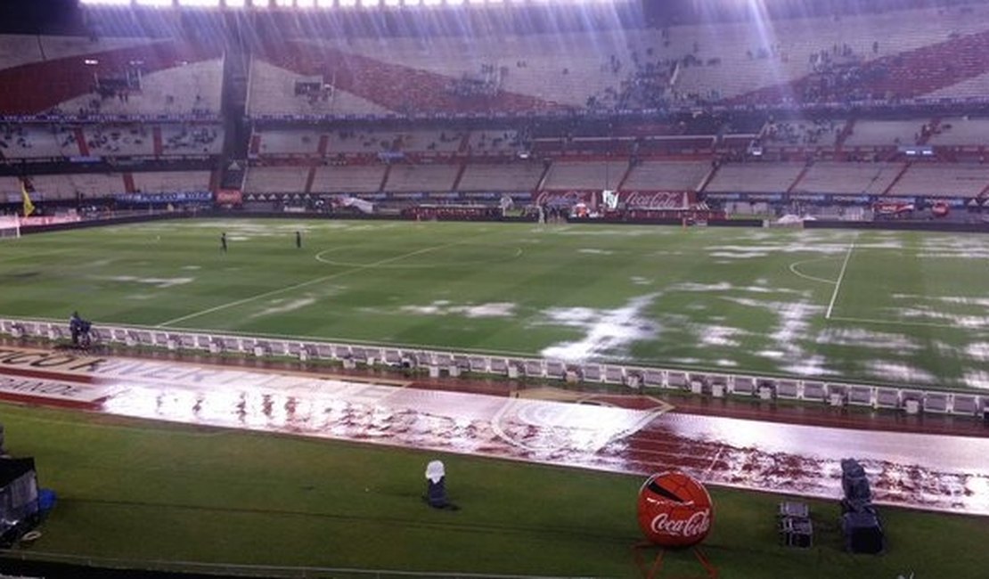 Chuva causa adiamento de  Argentina e Brasil