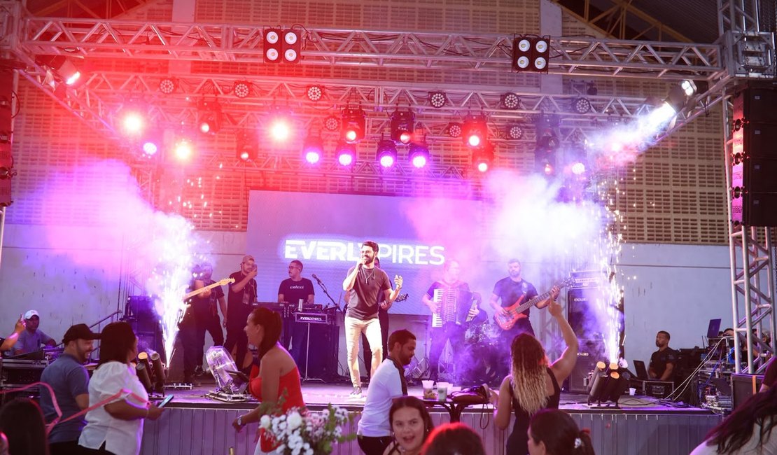 São Sebastião celebra Dia do Professor com festa, música e sorteio de prêmios