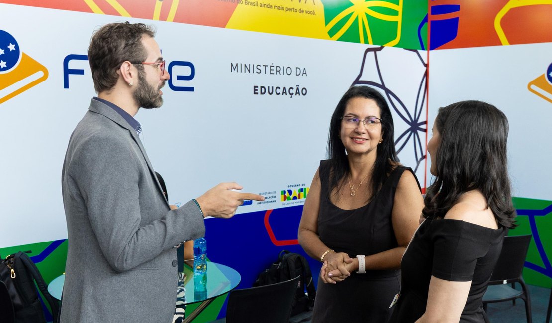 Secretária de Educação acompanha atendimentos do MEC e FNDE na Caravana Federativa