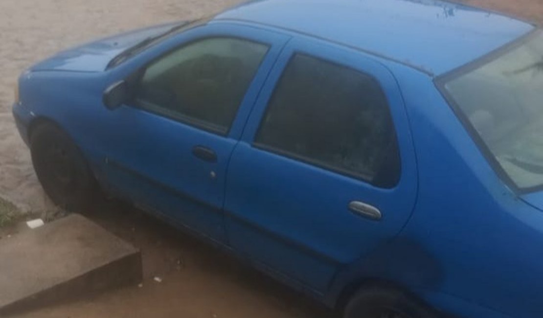 Mecânico tem carro furtado em frente à residência, em Arapiraca