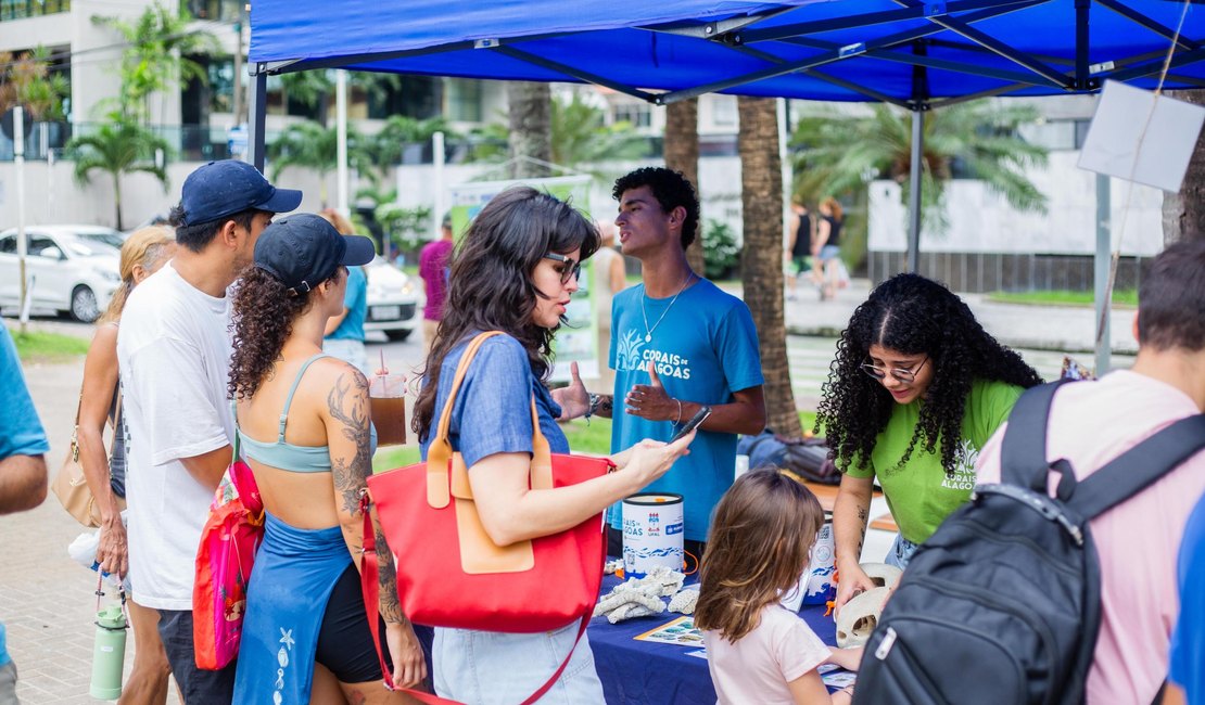 Projeto Corais de Alagoas realiza ação de conscientização ambiental na Orla de Ponta Verde