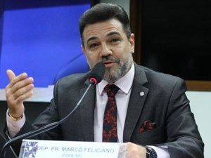 Marco Feliciano, vice-líder do governo, pede impeachment de Mourão