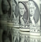 Dólar chega a R$ 5,77, mas fecha estável após comentário de Arthur Lira