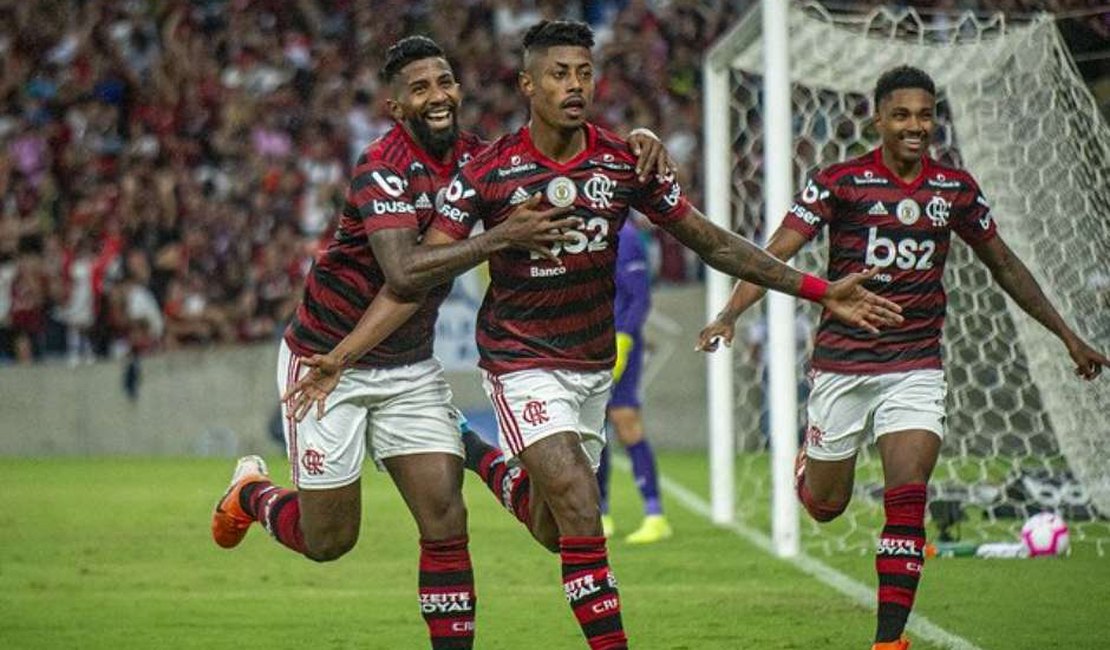 Flamengo despacha o Flu e segue líder isolado do Brasileirão
