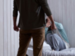 Adolescente de 14 anos filma abusos e denuncia marido da própria tia, em Maceió