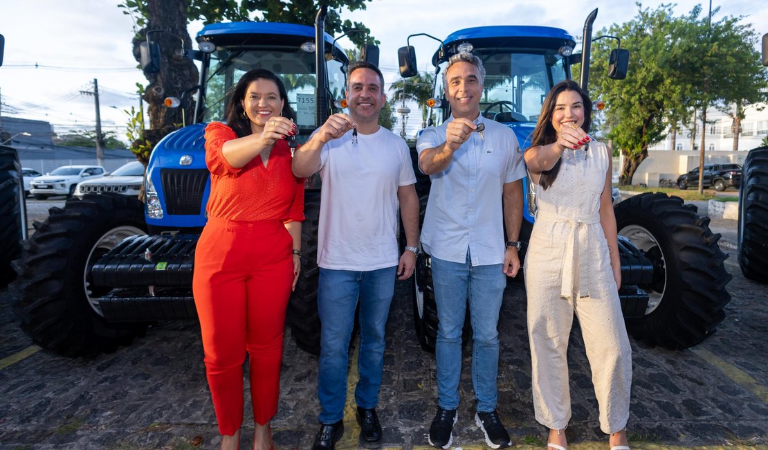 Governo de Alagoas entrega tratores para atender 1,6 mil agricultores familiares em quatro municípios