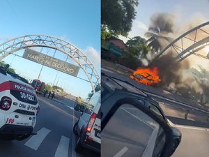 Carro com GNV pega fogo na Ponte Divaldo Suruagy; bombeiros são acionados