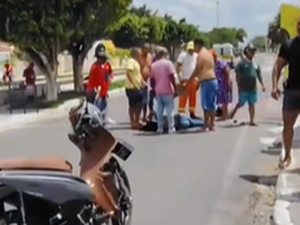 Mulher fica ferida após motociclista avançar sinalização e provocar colisão em Arapiraca