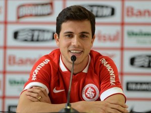 Inter tem até sexta para inscrever Nilmar