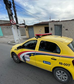 Ronda detém homem por violência doméstica contra a namorada e ameaça de morte à própria mãe