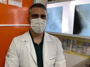 [Vídeo] Médico ortopedista do HEA alerta para dores lombares durante trabalho remoto