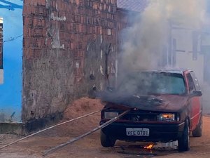 Incêndio em veículo assusta moradores no Litoral Norte de Alagoas