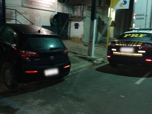 PRF recupera veículo com queixa de roubo em Atalaia