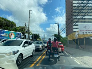 Novas mudanças no sentido deixam trânsito lento na Avenida Gustavo Paiva