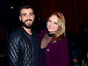 Ellen Roche termina noivado, cancela casamento e bloqueia o ex