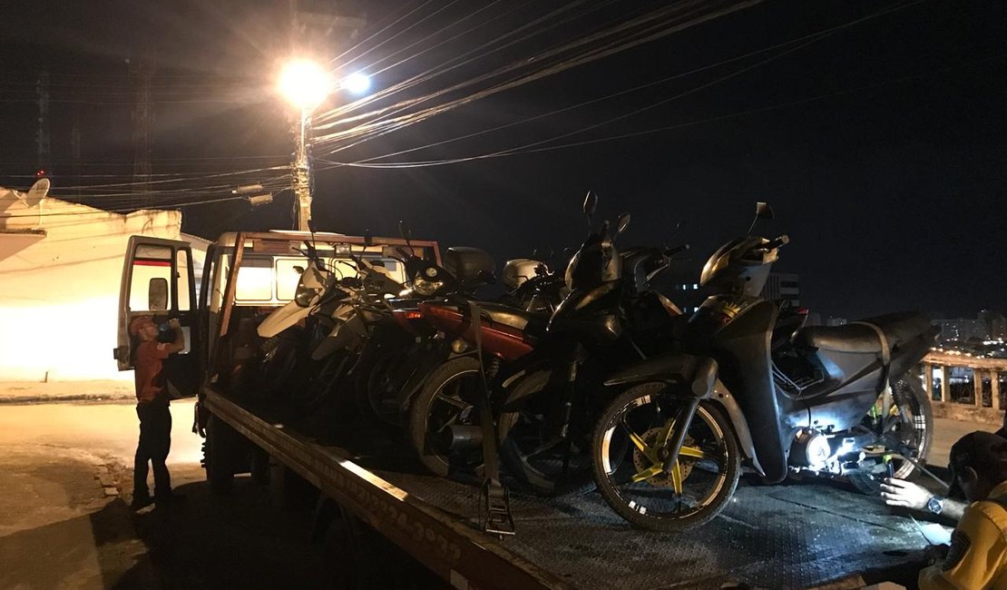 Agentes da SMTT apreendem motocicletas irregulares no Jacintinho