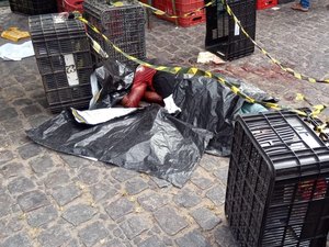 Homem é executado a facadas  em feira livre de Arapiraca