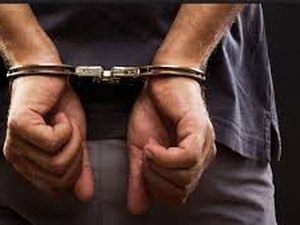 Homem é preso com foice e faca após ferir duas pessoas no interior