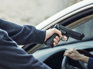 Motorista escolar é assaltado por dupla armada na zona rural de Maribondo