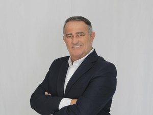 Prefeito Júnior Menezes sanciona projeto do vereador Ricardo Praxedes que leva futmesa para escolas municipais