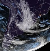 Ciclone extratropical na costa do Brasil põe estados em alerta de perigo