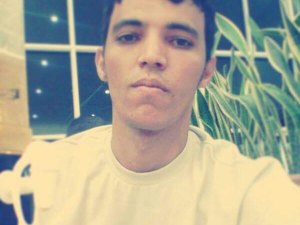 Família procura jovem que saiu de casa há quatro dias e não retornou