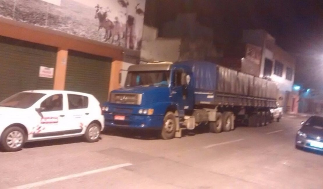 Caminhão com fumo sem nota fiscal é autuado pela Sefaz