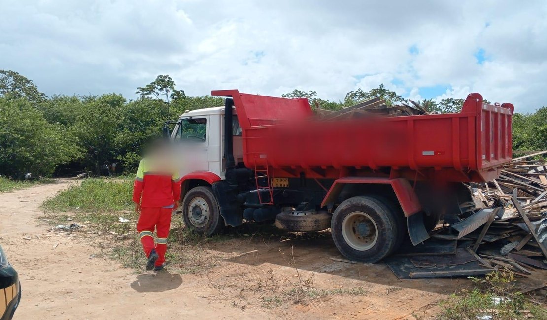 DMTT e Alurb flagram descarte irregular de lixo em área verde na Santa Lúcia