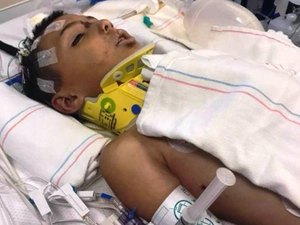 Menino morre após ser torturado pelo padrasto e contar que gostava de garotos