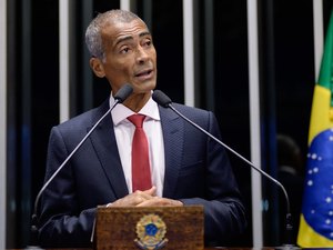 CBF tenta impedir, mas Romário lançará livro com dados sigilosos do Futebol 