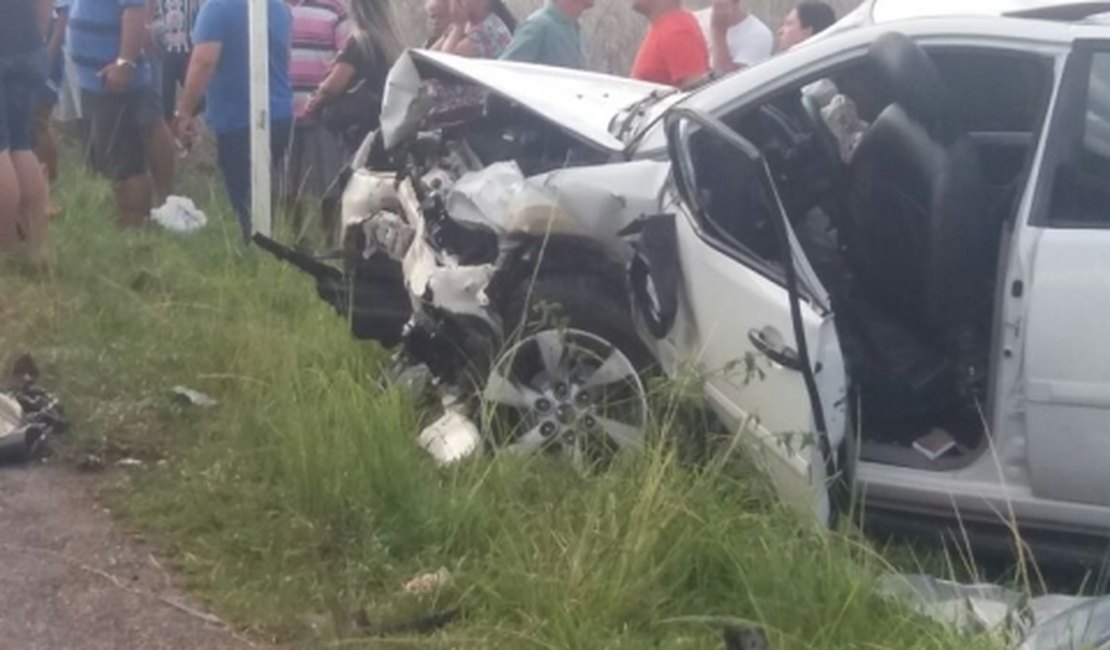 Ex-prefeita de Estrela de Alagoas fica ferida e outras quatro pessoas morrem em grave acidente