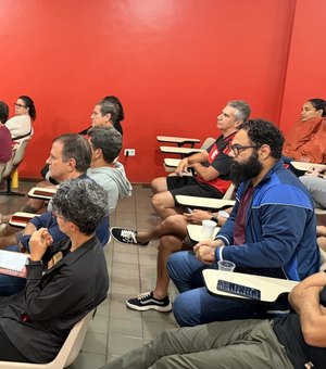 Teca Nelma defende desenvolvimento de Alagoas em debate com bancários