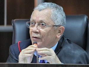 TRE/AL reforma decisão e prefeito de Porto de Pedras permanece no cargo