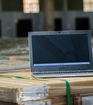 Governo de AL lança programa Alagoas Conectada e investe em tecnologia para escolas