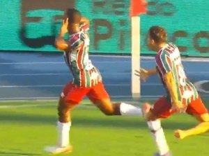 Em clássico de 'pouco futebol', Fluminense marca no fim e vence o Flamengo