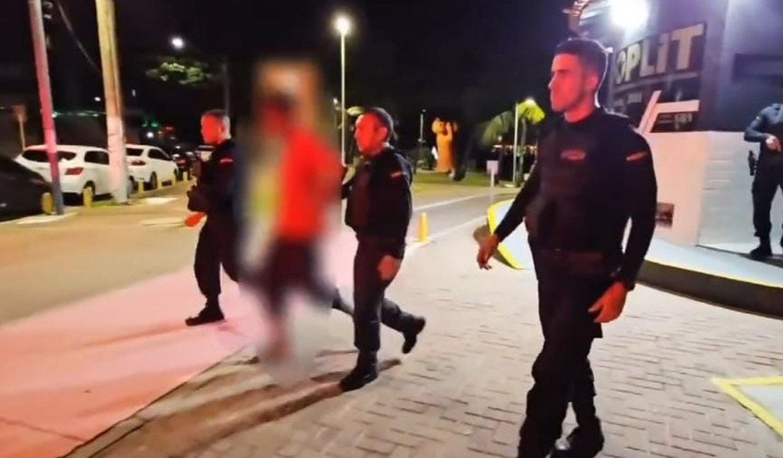 [Vídeo] Homem é preso acusado de arrombar estabelecimentos em Maceió