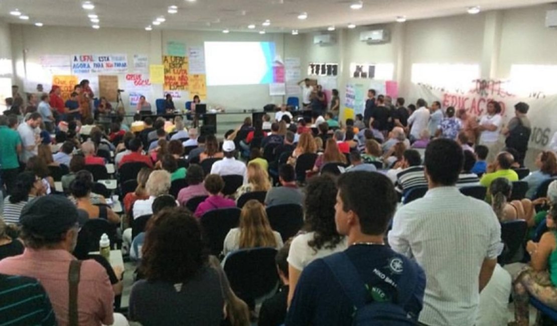 Em Assembleia, Professores da Ufal decretam fim da greve