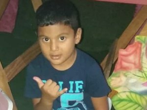 Criança de 5 anos morre ao cortar fio de ventilador com tesoura