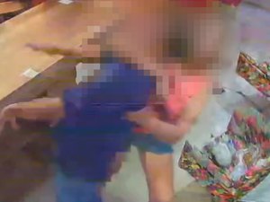 Mulher é detida após quebrar recepção de hotel e agredir hóspede em Arapiraca