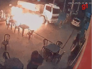Homem causa princípio de incêndio ao acender cigarro em posto de combustíveis