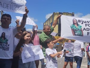 [Vídeo] Família e amigos de empreendedora morta em colisão de trânsito fazem protesto pedindo por justiça