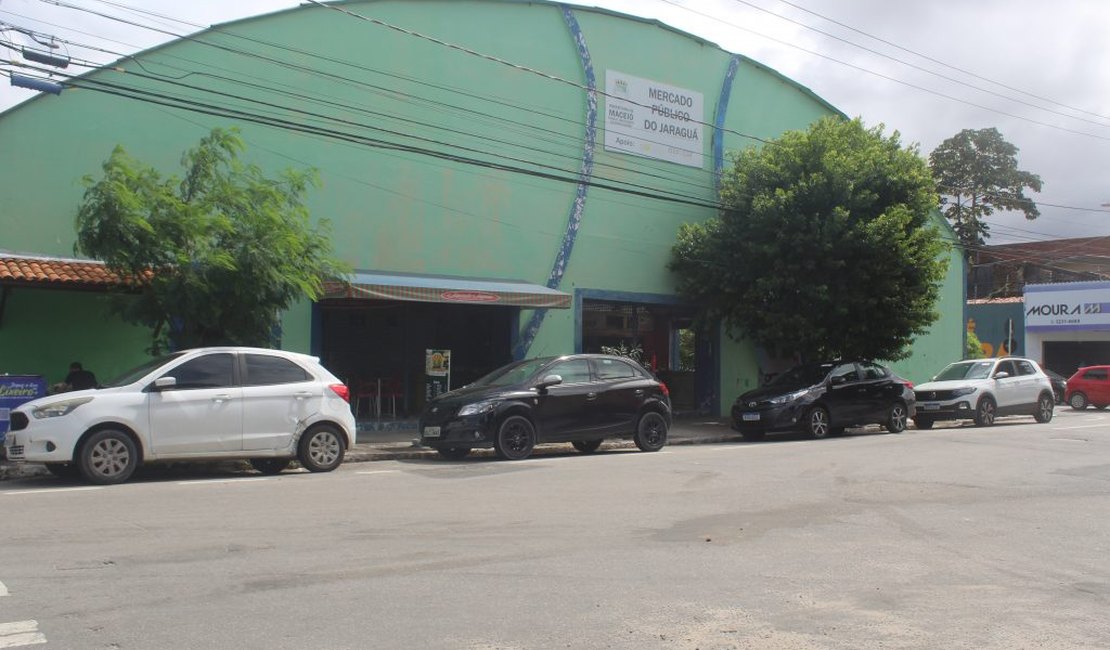 Mercado Público do Jaraguá funciona com sistema “pague e leve” aos sábados