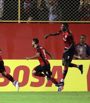 Confusão, virada e apagão: Vitória bate Bahia no 1º jogo da semi na Copa do Nordeste
