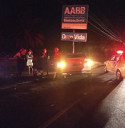 Colisão frontal de carros de passeio deixa dois feridos na AL-101 Norte