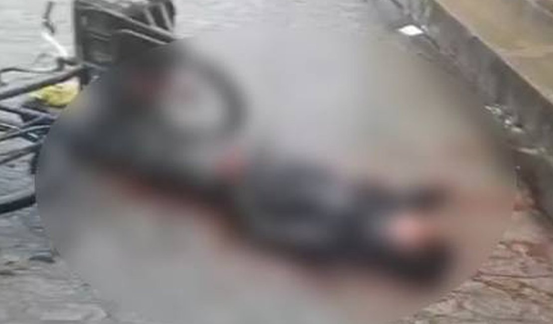 Adolescente de 14 anos fazia entregas quando foi baleado na cabeça; dois são suspeitos