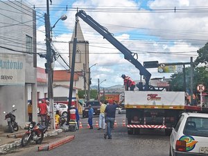 SMTT conserta semáforos em bairros de Arapiraca