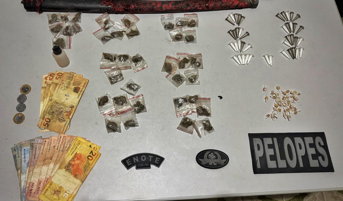Dupla é presa com maconha, crack, cocaína e uma espada katana em Arapiraca