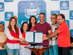 Na Expobacia Leiteira, Paulo Dantas lança programa e assina termo de fomento ao cooperativismo alagoano