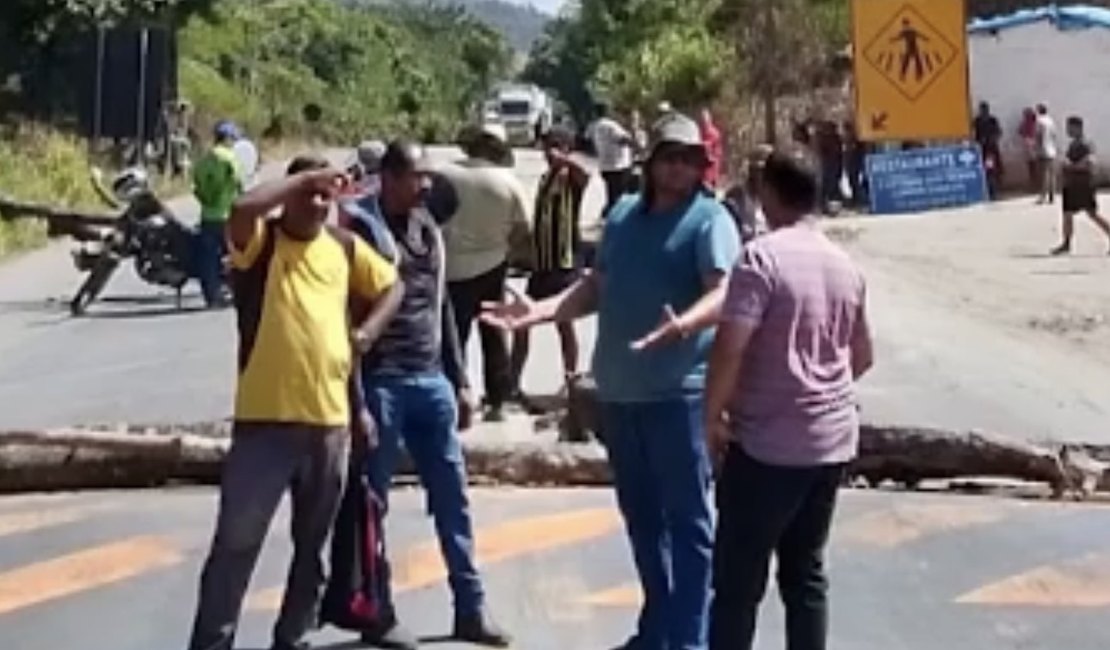 Indígenas voltam a bloquear BR-101 por prisão de motorista suspeito de atropelamento com morte
