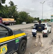 Mulher é presa por dirigir carro com indícios de adulteração e restrição de roubo em Maceió